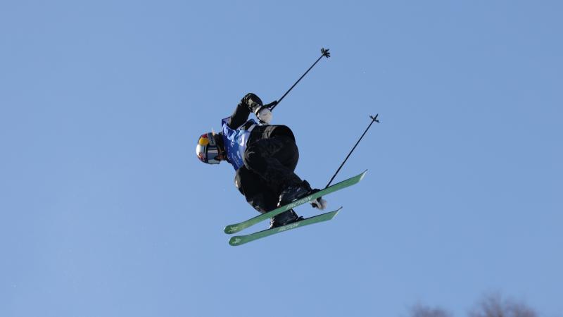 莫雷托：巴萨、马竞、尤文图斯都希望免签伯恩茅斯中卫塞内西（莫雷托称：巴萨、马竞、尤文均有意以自由身签下伯恩茅斯中卫塞内西）