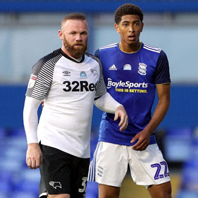 求战心切，安东尼因自己红牌停赛无法出战塞维利亚德比而落泪（红牌停赛无缘塞维利亚德比，求战心切的安东尼落泪）