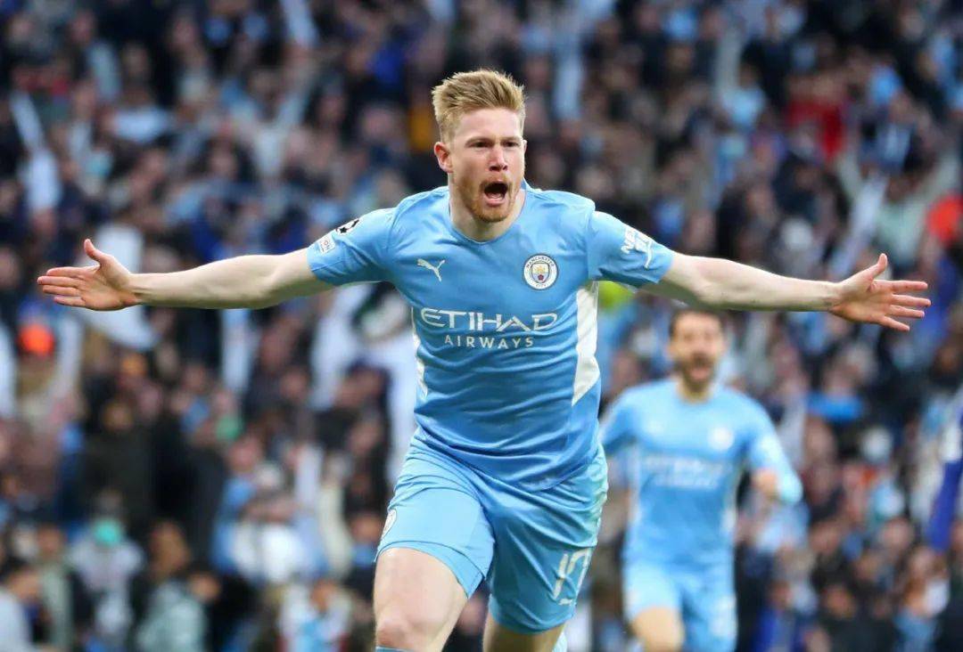 足协主席宋凯现身成都，徐正源、韦世豪、胡荷韬在酒店迎接（足协主席宋凯抵蓉，徐正源、韦世豪、胡荷韬酒店迎接）