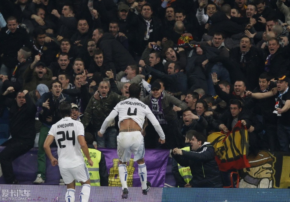 佛罗伦萨连续8场不胜，赛后哲科拿着扩音器与球迷沟通（佛罗伦萨陷入八场不胜，哲科赛后用扩音器与球迷对话）