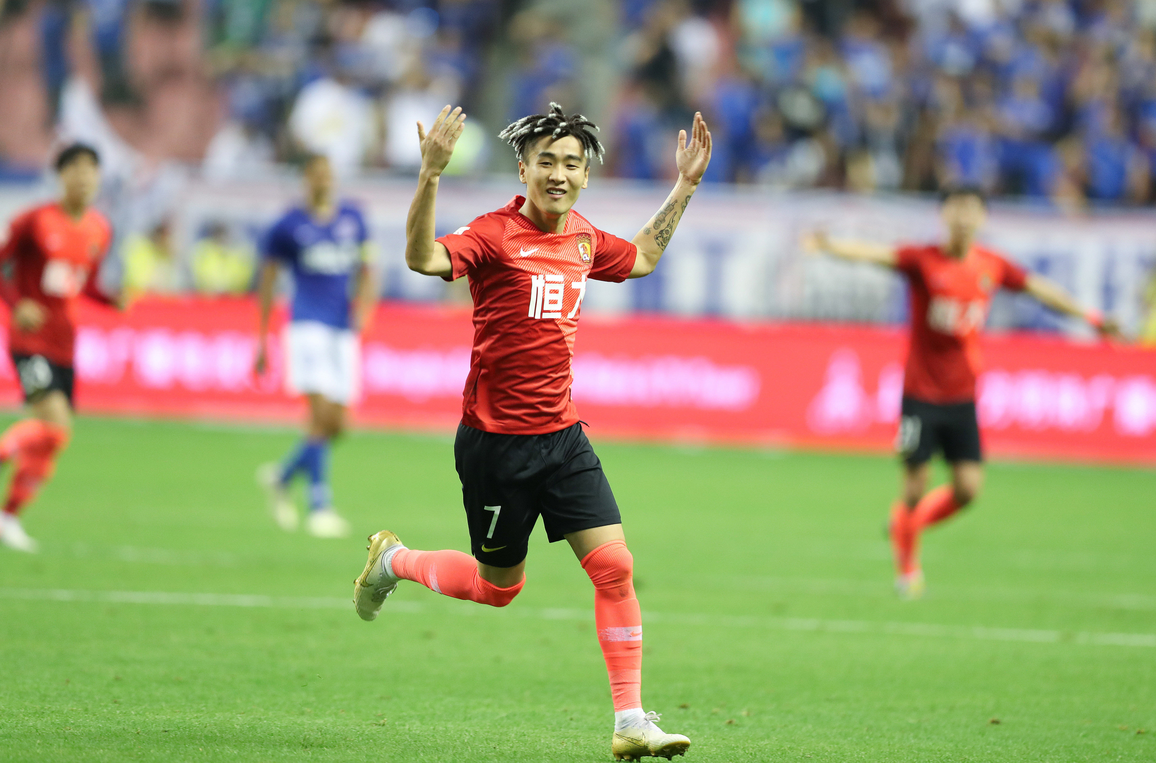 德甲前瞻：勒沃库森阵容齐整，多特上轮联赛惨遭绝平（德甲前瞻：勒沃库森兵强马壮，多特上轮补时被追平）